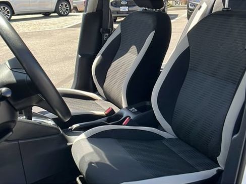Used 2022 Nissan Versa SV FWD image 19