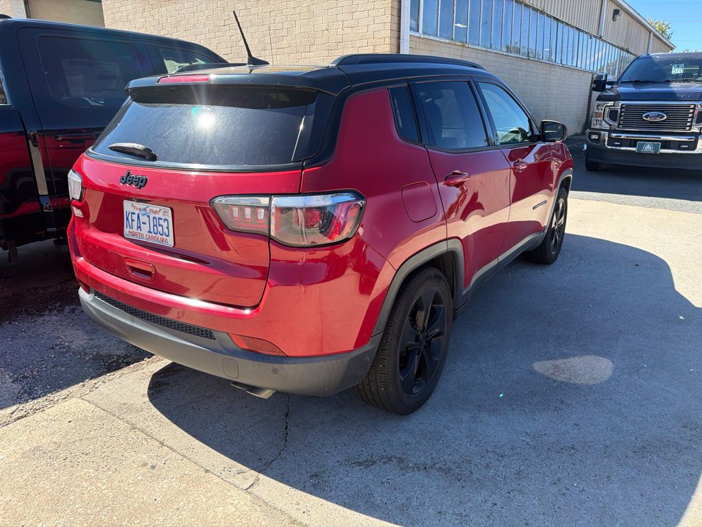 Used 2019 Jeep Compass Latitude FWD image 3