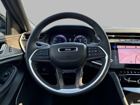 Certified 2026 Jeep Grand Cherokee Limited AWD/4WD image 17