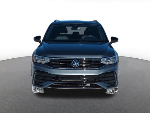 Used 2023 Volkswagen Tiguan SE R-Line image 9