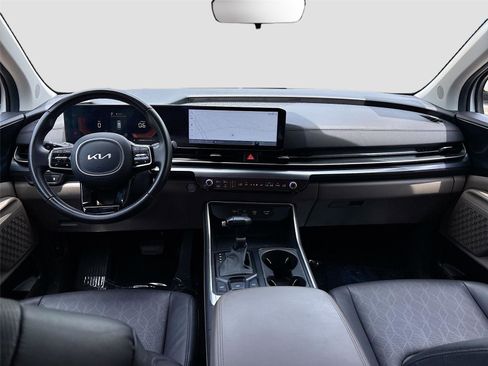 Used 2025 Kia Carnival FWD image 23