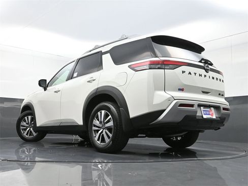 Used 2022 Nissan Pathfinder SL w/ SL Black Package image 31
