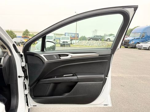 Used 2018 Ford Fusion SE w/ Equipment Group 602A FWD image 20