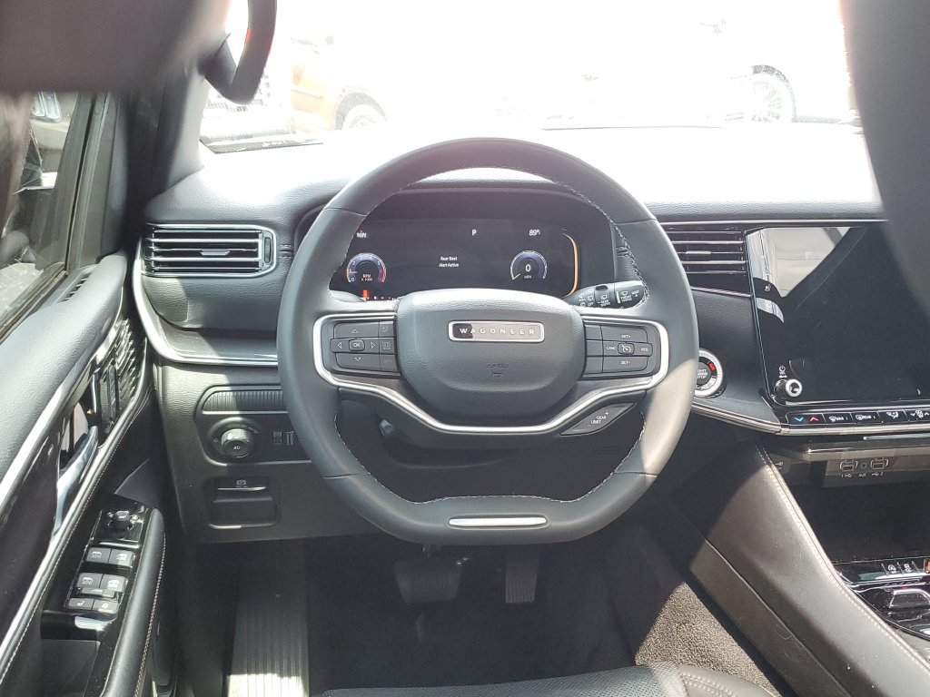 Used 2023 Jeep Wagoneer 4WD w/ Premium Group I image 10