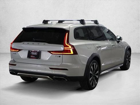 Used 2020 Volvo V60 T5 Cross Country image 5
