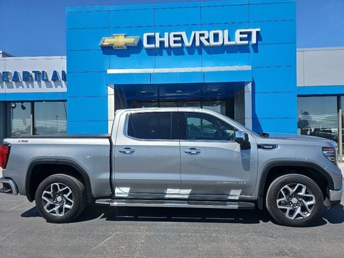 Used 2023 GMC Sierra 1500 SLT w/ SLT Premium Plus Package AWD/4WD image 2