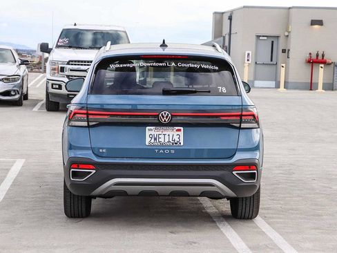 New 2025 Volkswagen Taos SE w/ Black Wheel Package FWD image 5