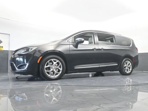 Used 2019 Chrysler Pacifica Limited image 60