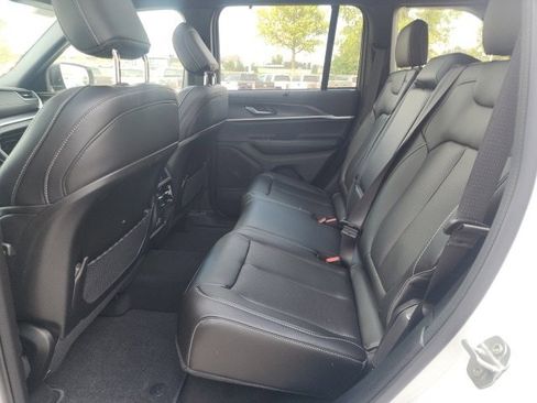 New 2025 Jeep Grand Cherokee Limited w/ Luxury Tech Group II image 22