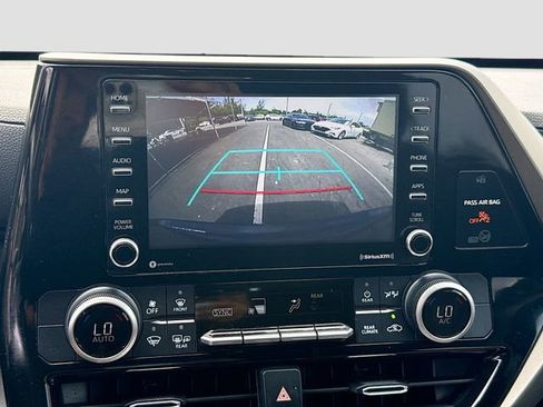 Used 2021 Toyota Highlander L FWD image 13