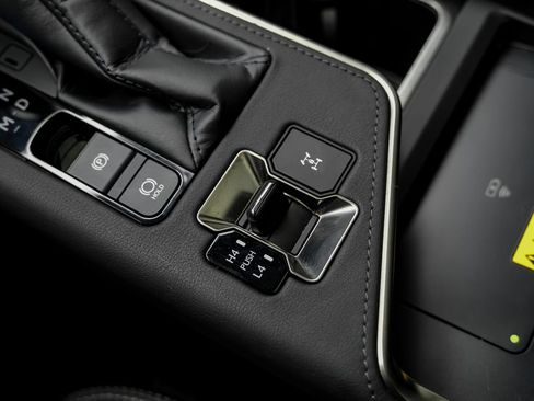 Used 2025 Lexus GX 550 w/ Accessory Package (2T) AWD/4WD image 30