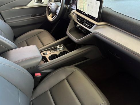 Used 2026 Ford Explorer Active w/ Active Comfort Package AWD/4WD image 19