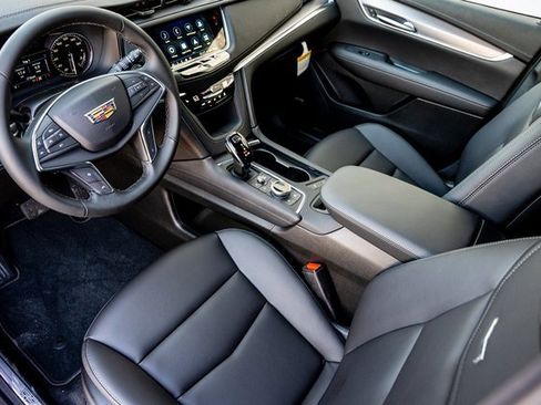 New 2026 Cadillac XT5 Luxury image 7