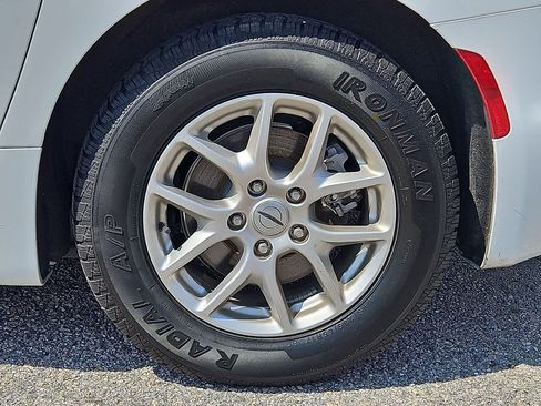 Used 2024 Chrysler Pacifica Touring-L FWD image 37