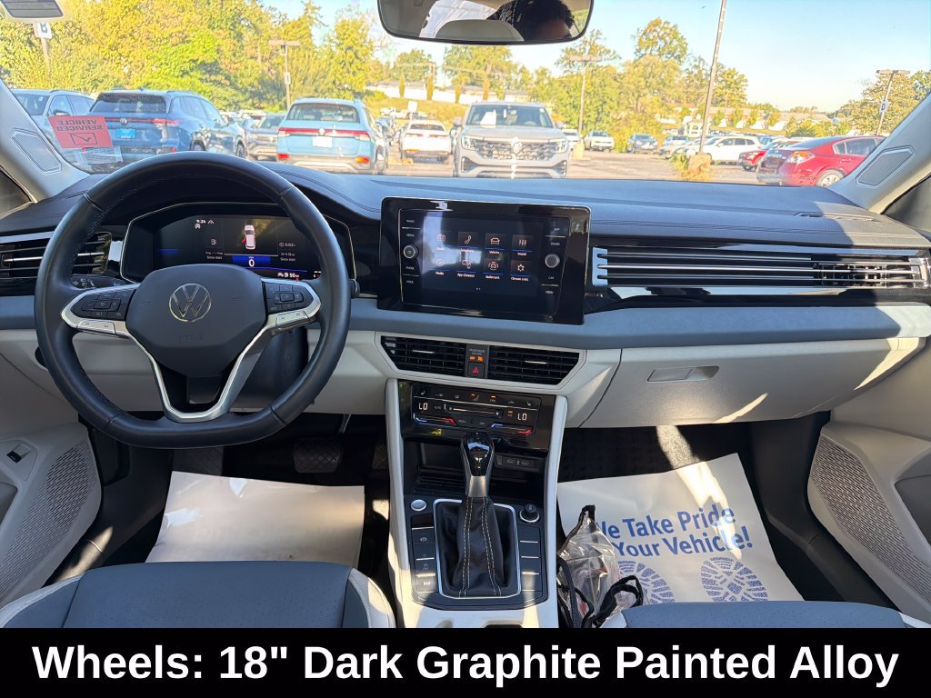 Used 2025 Volkswagen Jetta SE w/ Sunroof Package FWD image 15