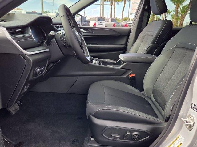 New 2026 Jeep Grand Cherokee Laredo X RWD image 11