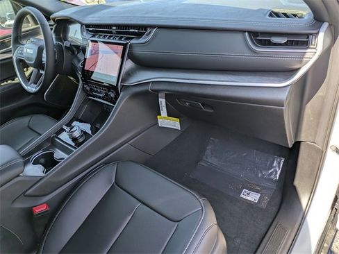 New 2025 Jeep Grand Cherokee Limited w/ Luxury Tech Group II image 27