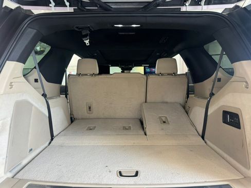 Used 2024 Cadillac Escalade Premium Luxury AWD/4WD image 8