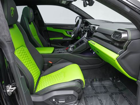 Used 2022 Lamborghini Urus AWD/4WD image 12