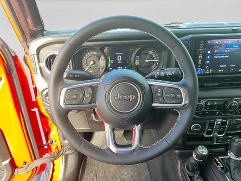 Used 2025 Jeep Wrangler Unlimited Sahara w/ Safety Group AWD/4WD image 12