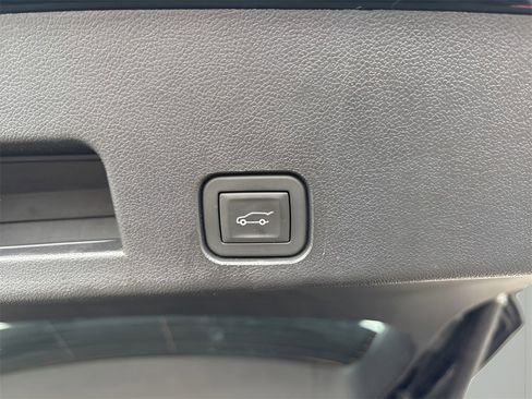 Used 2025 Buick Enclave Sport Touring image 17