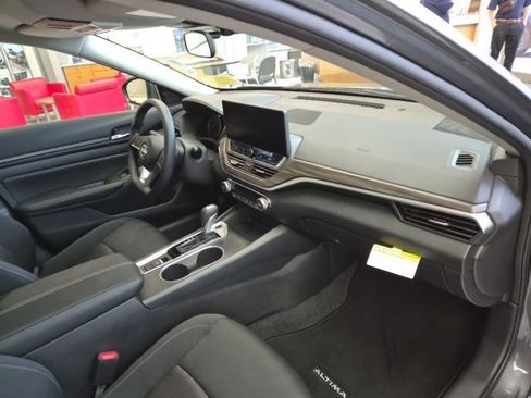 New 2025 Nissan Altima 2.5 SV w/ SV Special Edition Package image 9