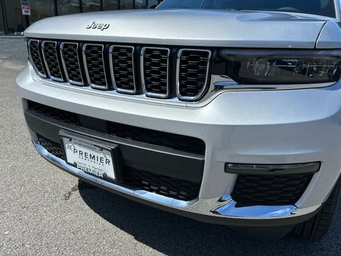 Used 2025 Jeep Grand Cherokee L Limited w/ Trailer Tow Package AWD/4WD image 11