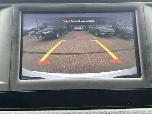 Used 2023 Chrysler Voyager LX image 20