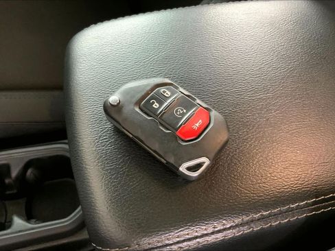 Used 2020 Jeep Wrangler Unlimited Sahara w/ Cold Weather Group AWD/4WD image 15