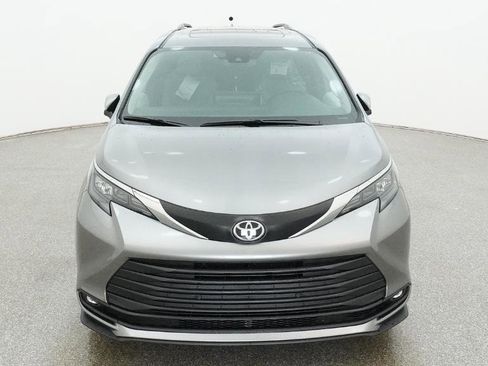 New 2026 Toyota Sienna XLE FWD image 20