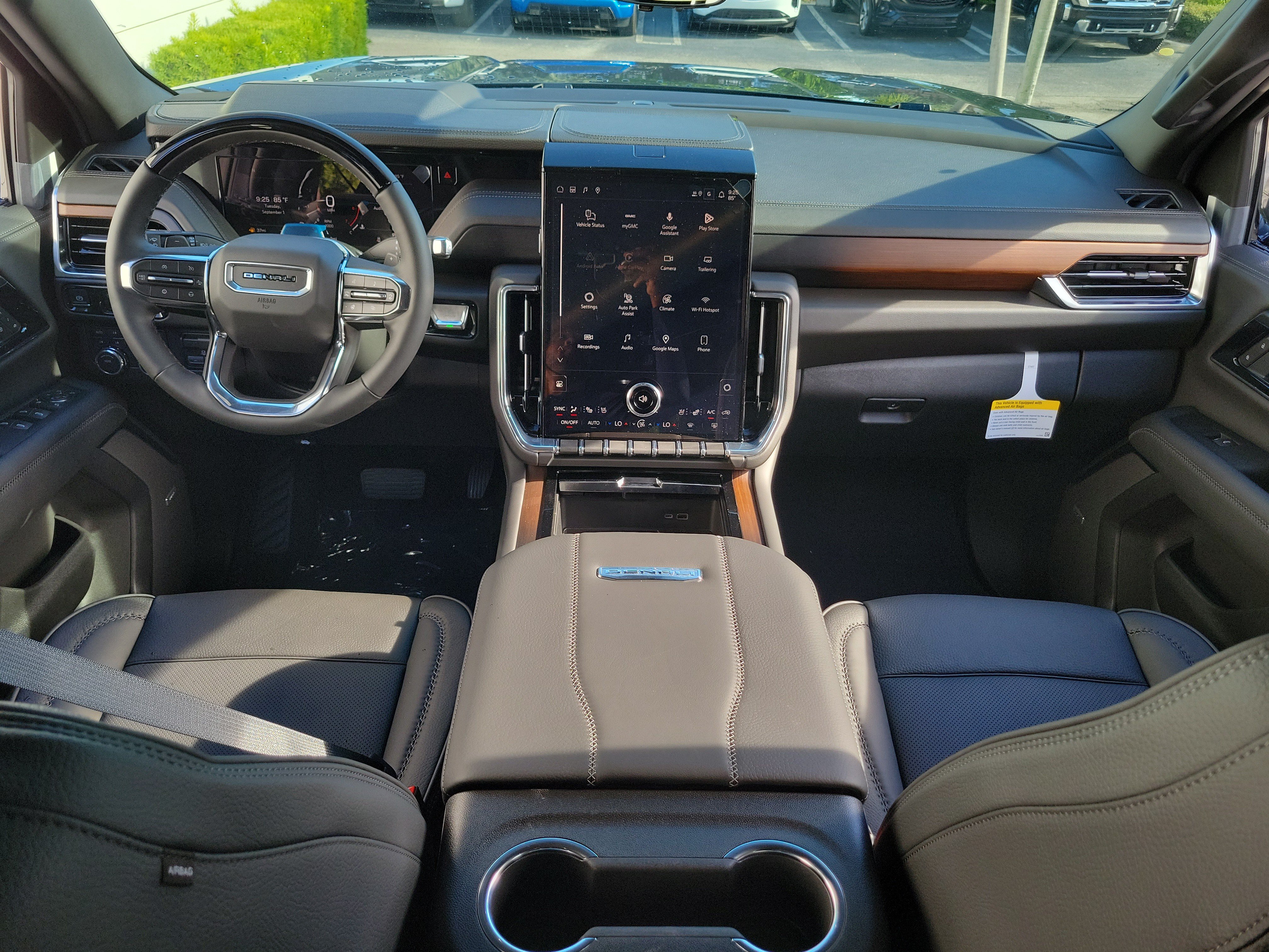 New 2026 GMC Yukon Denali w/ Denali Reserve Package AWD/4WD image 17