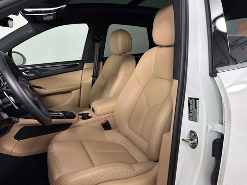 Certified 2023 Porsche Macan S AWD/4WD image 5