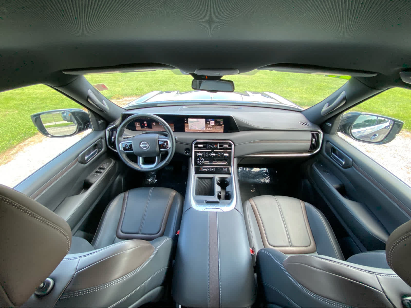 Used 2025 Nissan Armada SL AWD/4WD image 23