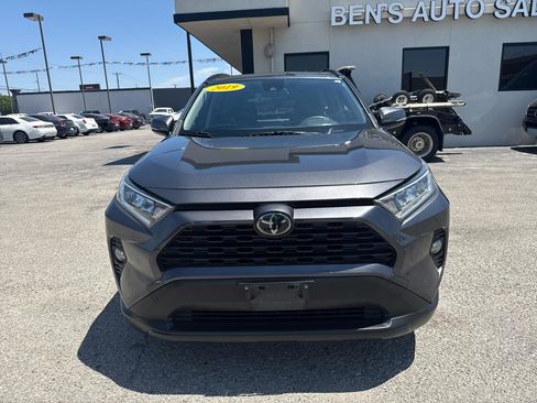 Used 2019 Toyota RAV4 XLE w/ Convenience Package FWD image 3