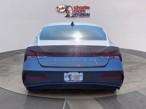 New 2026 Hyundai Elantra SE image 4