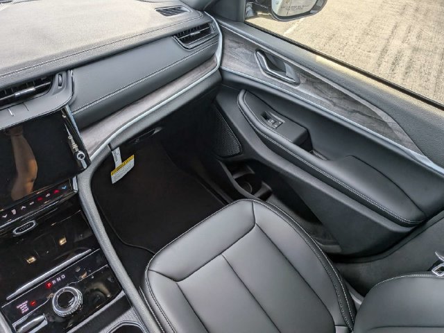 New 2027 Jeep Grand Cherokee Limited w/ Limited Altitude Package AWD/4WD image 19