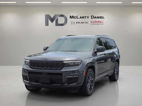Used 2024 Jeep Grand Cherokee L Summit w/ High Altitude Package AWD/4WD image 3