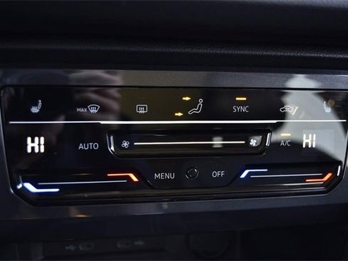 Certified 2022 Volkswagen Tiguan SE w/ Panoramic Sunroof Package image 15