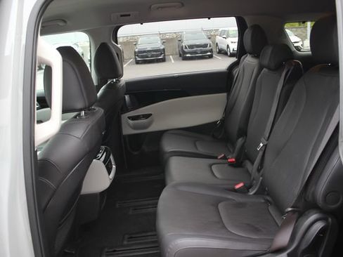 Used 2024 Kia Carnival EX FWD image 22