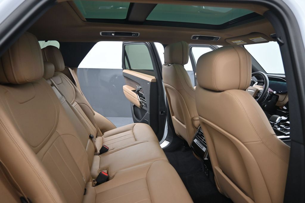 Used 2023 Land Rover Range Rover Sport SE AWD/4WD image 13