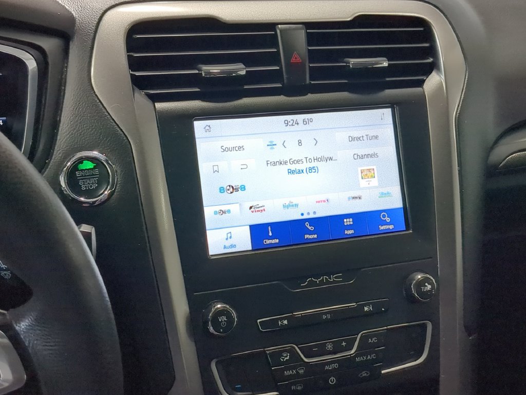 Used 2020 Ford Fusion SE FWD image 32