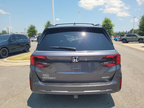 Used 2025 Honda Odyssey Touring image 4