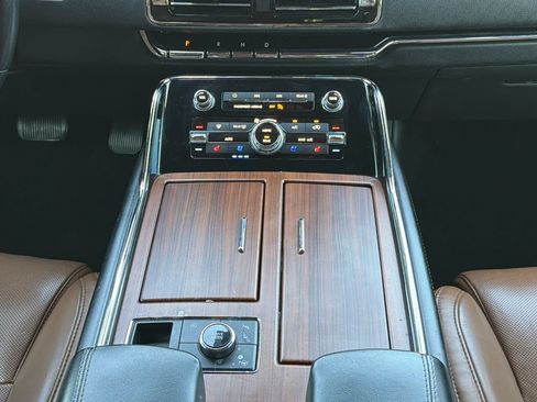 Used 2020 Lincoln Navigator Reserve AWD/4WD image 4