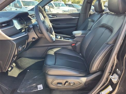 New 2025 Jeep Grand Cherokee Limited w/ Luxury Tech Group II image 3