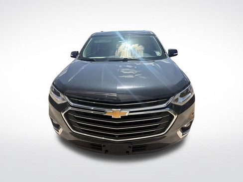 Used 2020 Chevrolet Traverse LT w/ LT Premium Package FWD image 3