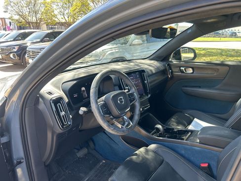 Used 2023 Volvo C40 P8 Recharge Ultimate image 10