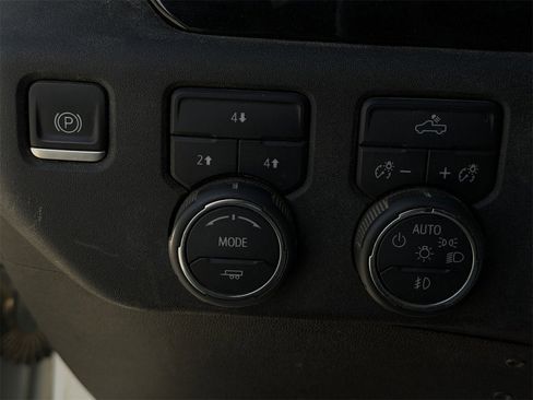 Used 2024 Chevrolet Silverado 2500 LT image 25