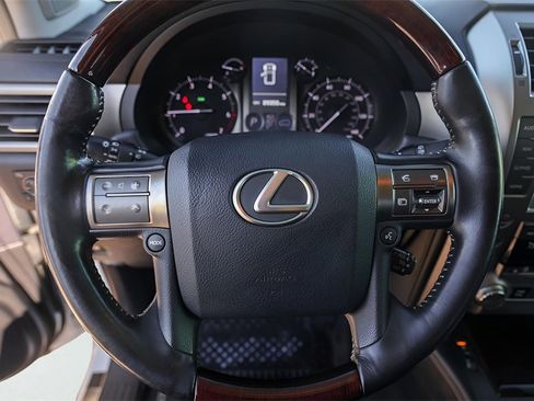 Used 2017 Lexus GX 460 Premium image 12