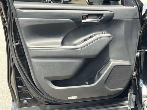 Used 2023 Toyota Highlander XLE AWD/4WD image 31