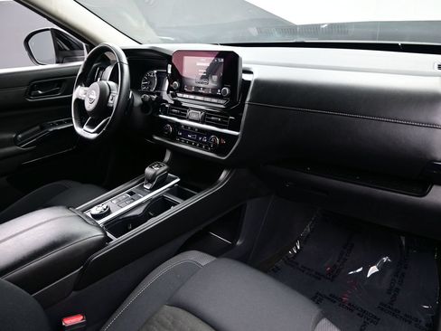 Used 2025 Nissan Pathfinder SV AWD/4WD image 16